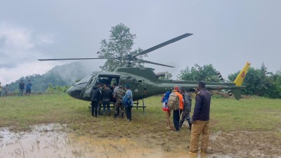  इलामको पातीगाउँबाट घाइते सुत्केरीसहित दुई जनाको हेलिकप्टरबाट उद्धार 